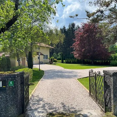Am Bach Villa *